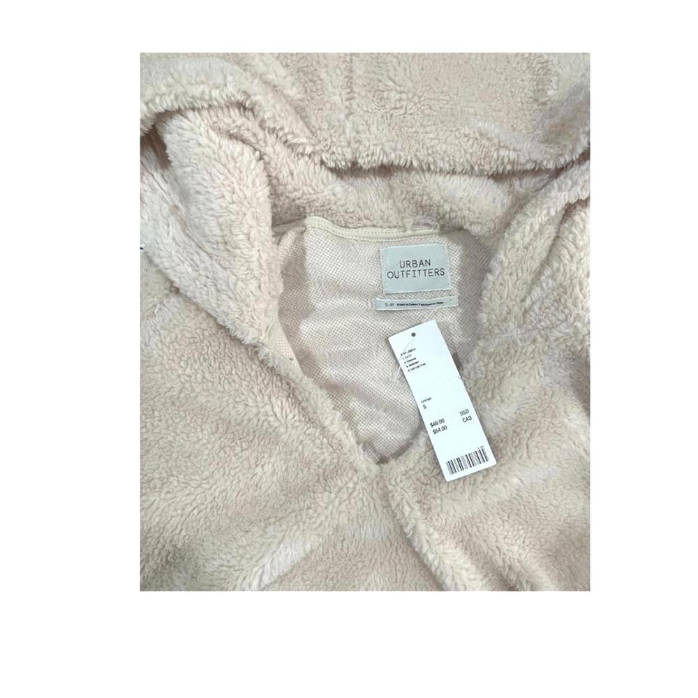NWT URBAN OUTFITTERS Cropped Sherpa Teddy Fuzzy Hoodie Sweatshirt Drawstring - Picture 6 of 8